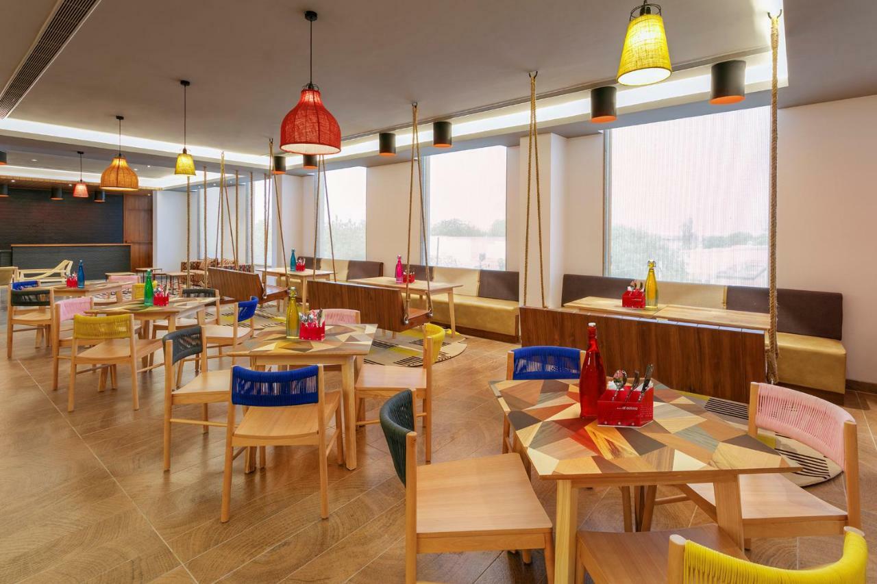 Ginger Sanand Hotel Екстериор снимка