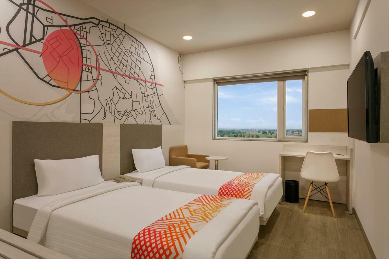 Ginger Sanand Hotel Екстериор снимка