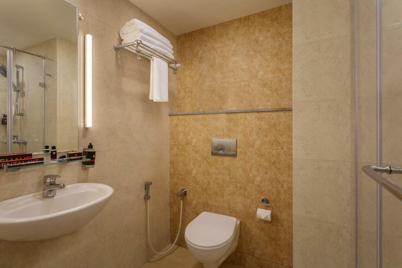 Ginger Sanand Hotel Екстериор снимка