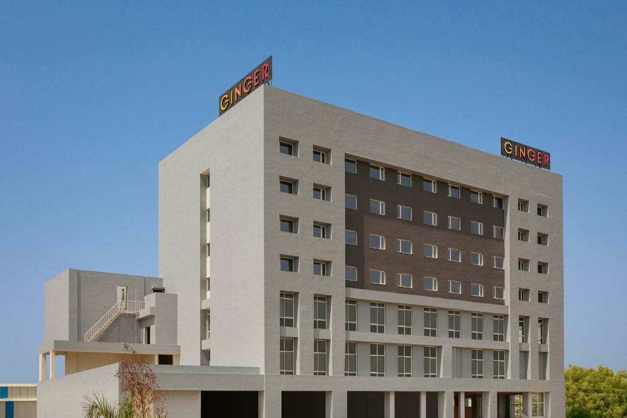 Ginger Sanand Hotel Екстериор снимка